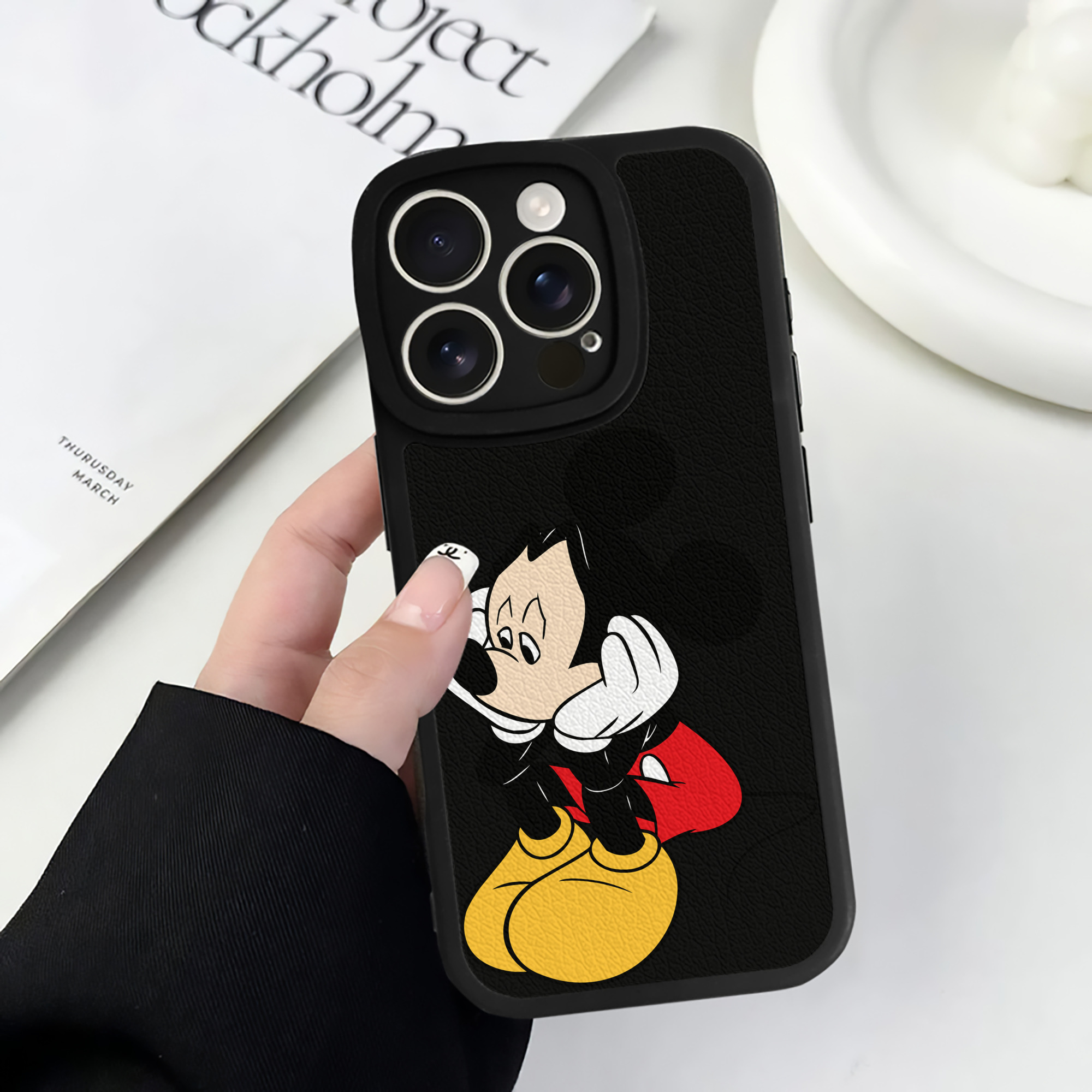 （画像用） ミッキーマウス Mickey Mouse 【iPhone 16シリーズ対応】シリコンスマホケース（レザー調） 材質：シリコン